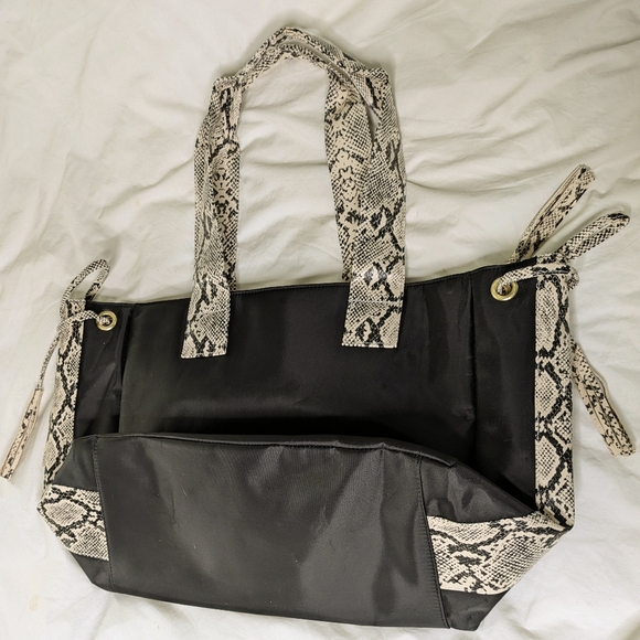 Large Guang Tong handbag with snake print handles and trim. - Picture 5 of 9
